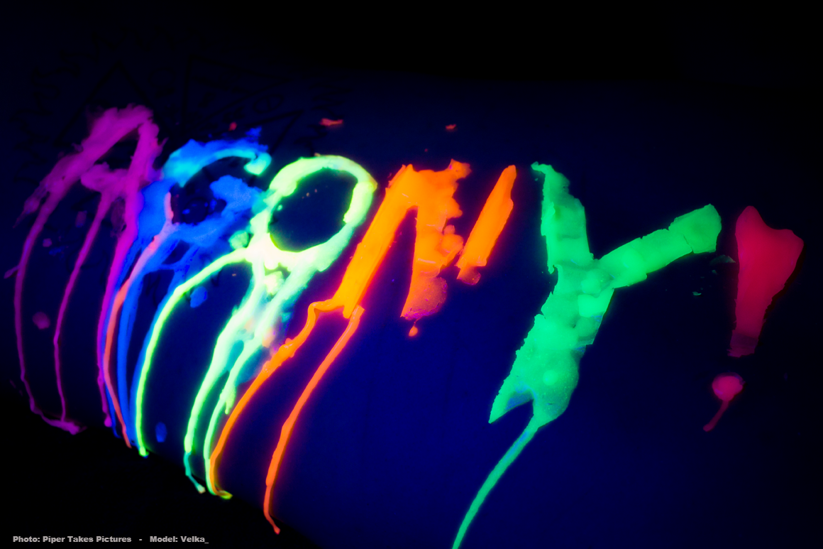 Blacklight Reactive Mini Wax Play Candle - Low Temp - UV - Paraffin